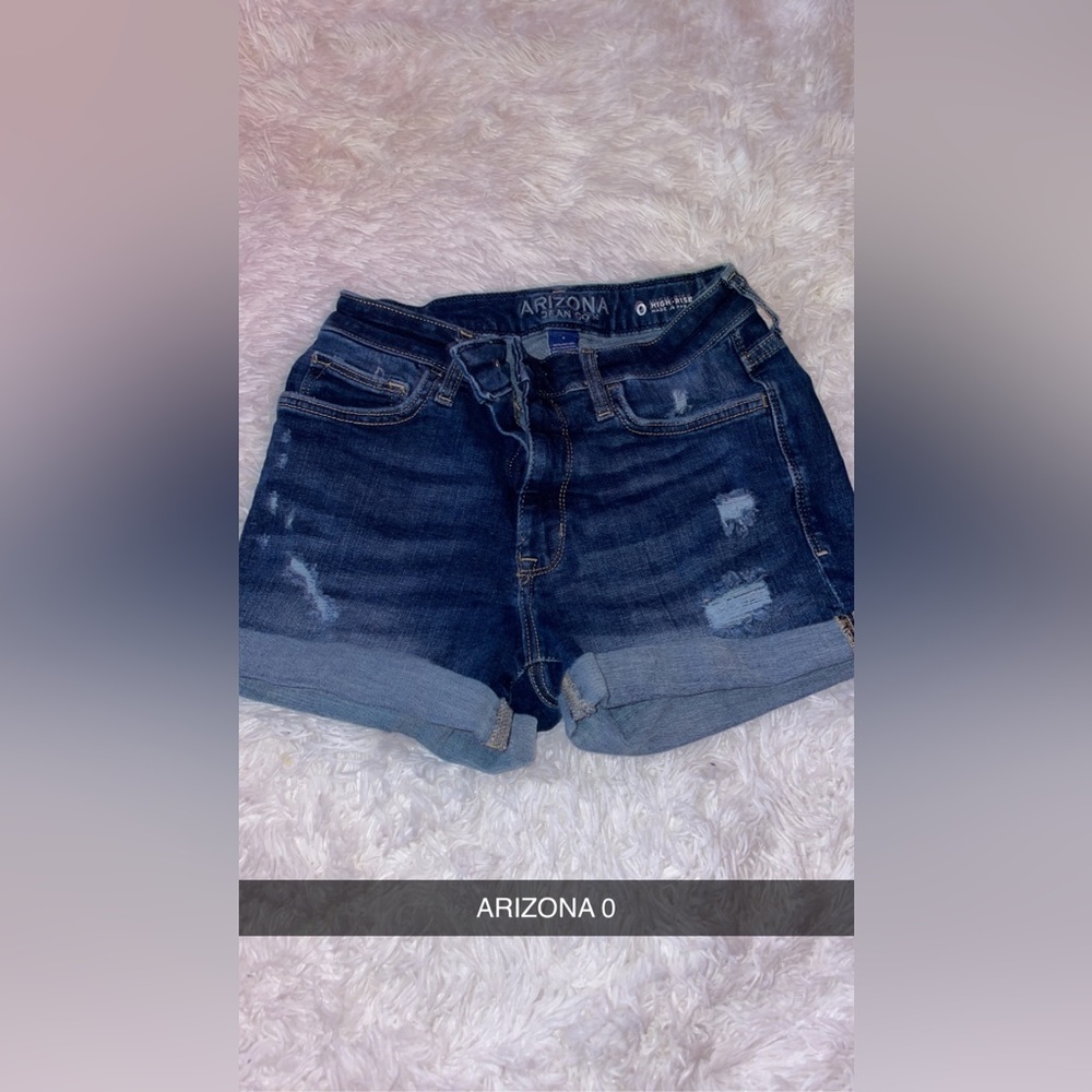 ARIZONA JEAN SHORTS, Size 0. 15$+shipping.